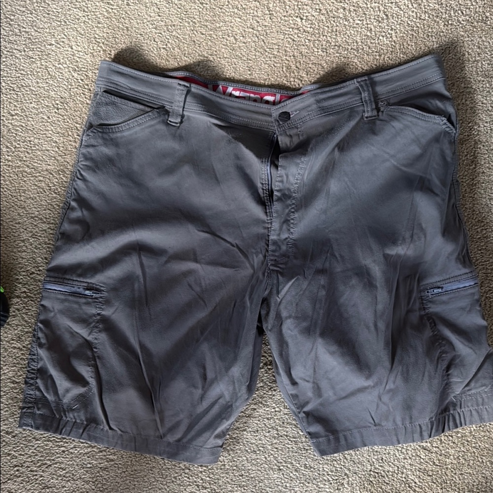 Wrangler Gray Cargo Shorts Relaxed Fit